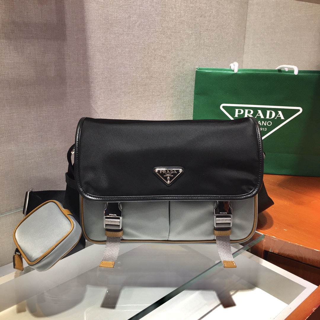 Pra*a messenger bag