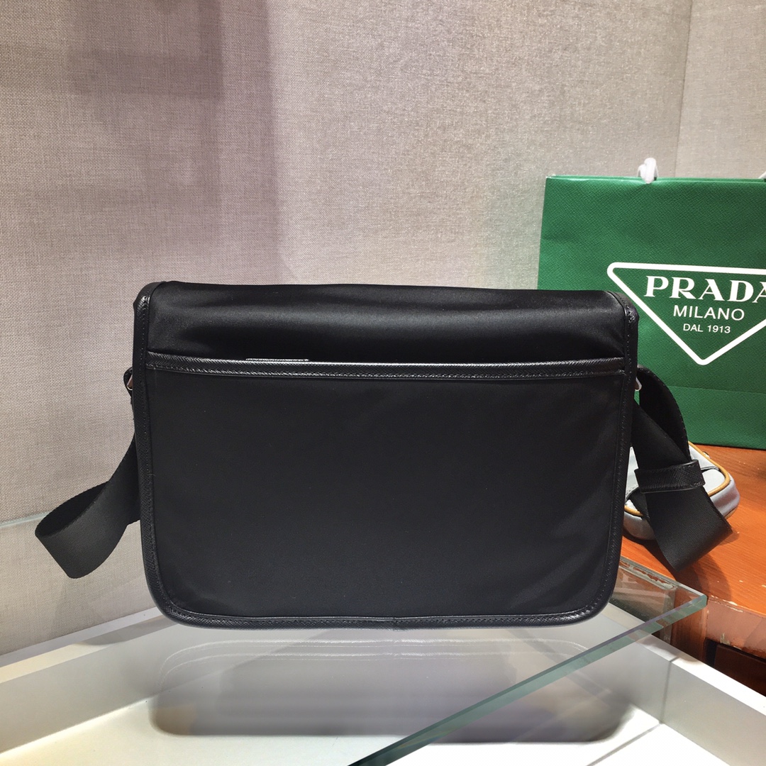 Pra*a messenger bag