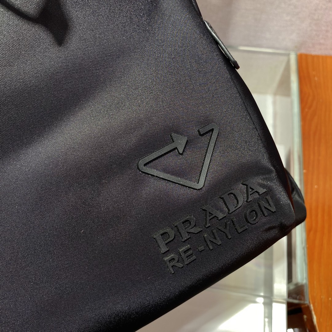 Pra*a  backpack