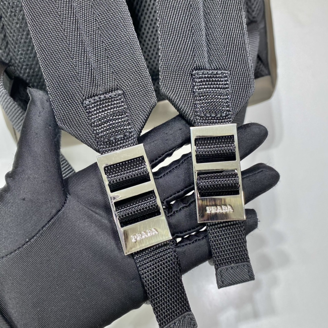 Pra*a  backpack