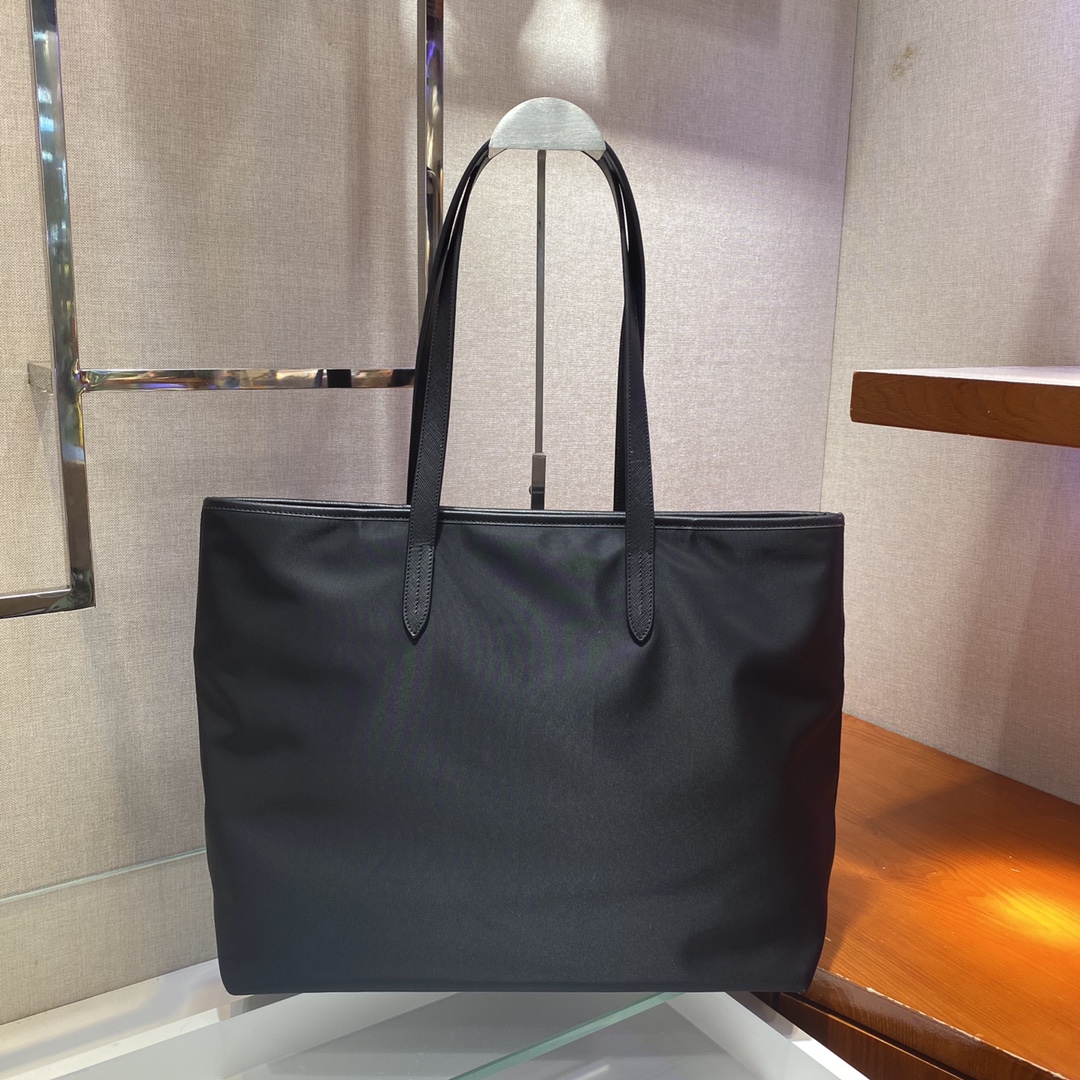 Pra*a nylon tote bag