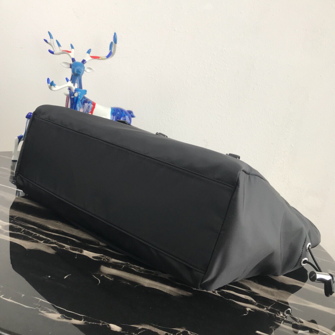 Pra*a nylon tote bag