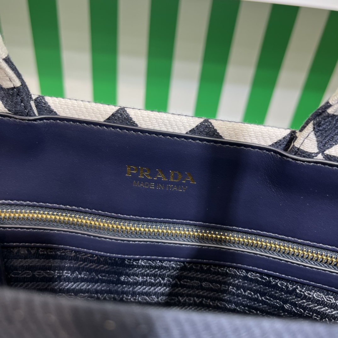 Pra*a symbole embroidered fabric tote bag