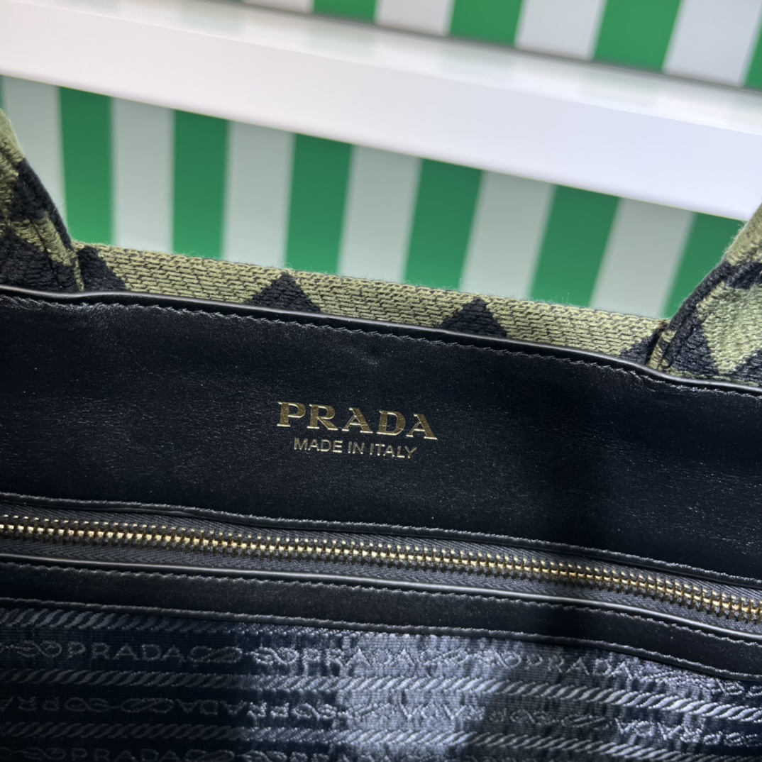 Pra*a symbole embroidered fabric tote bag