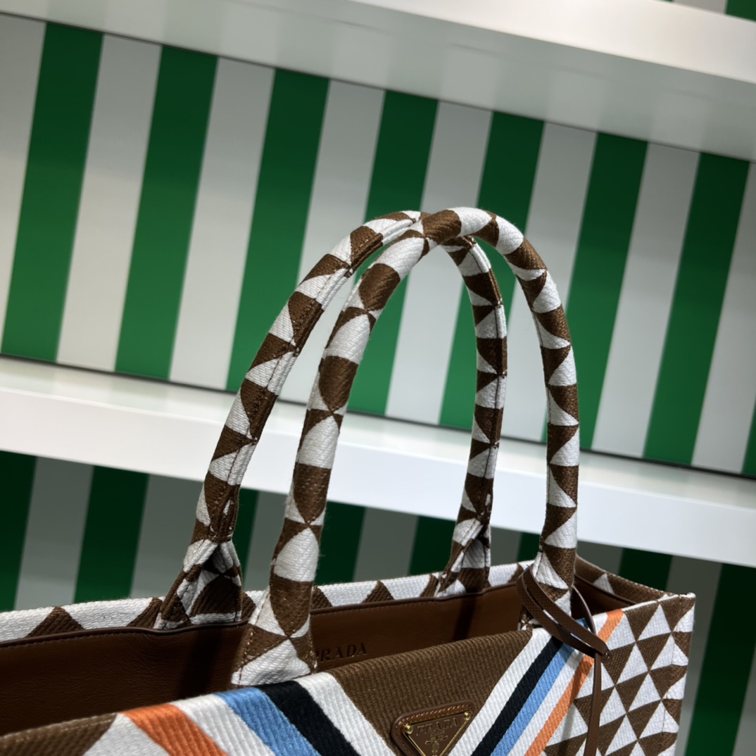 Pra*a symbole embroidered fabric tote bag