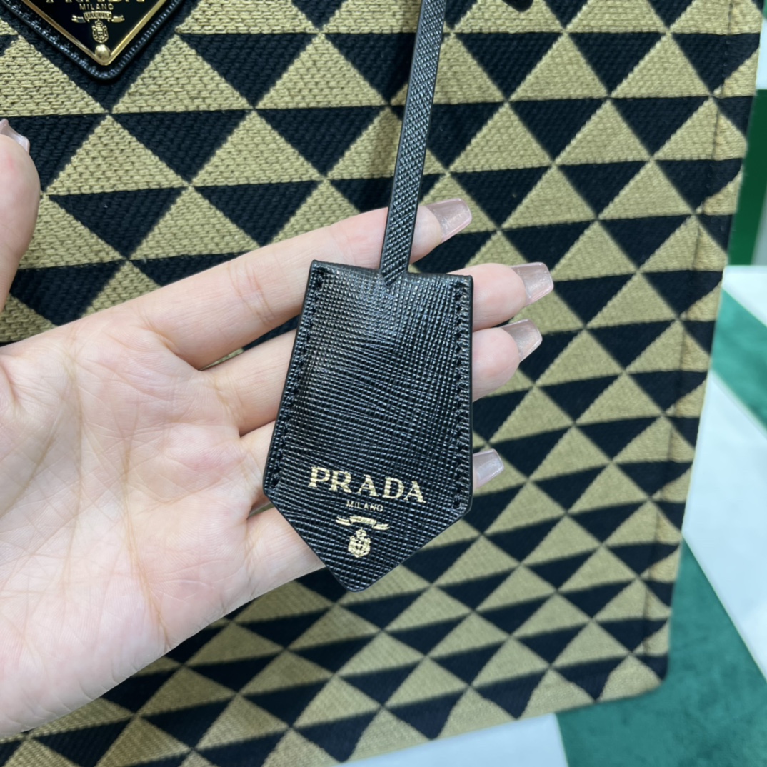 Pra*a symbole embroidered fabric tote bag