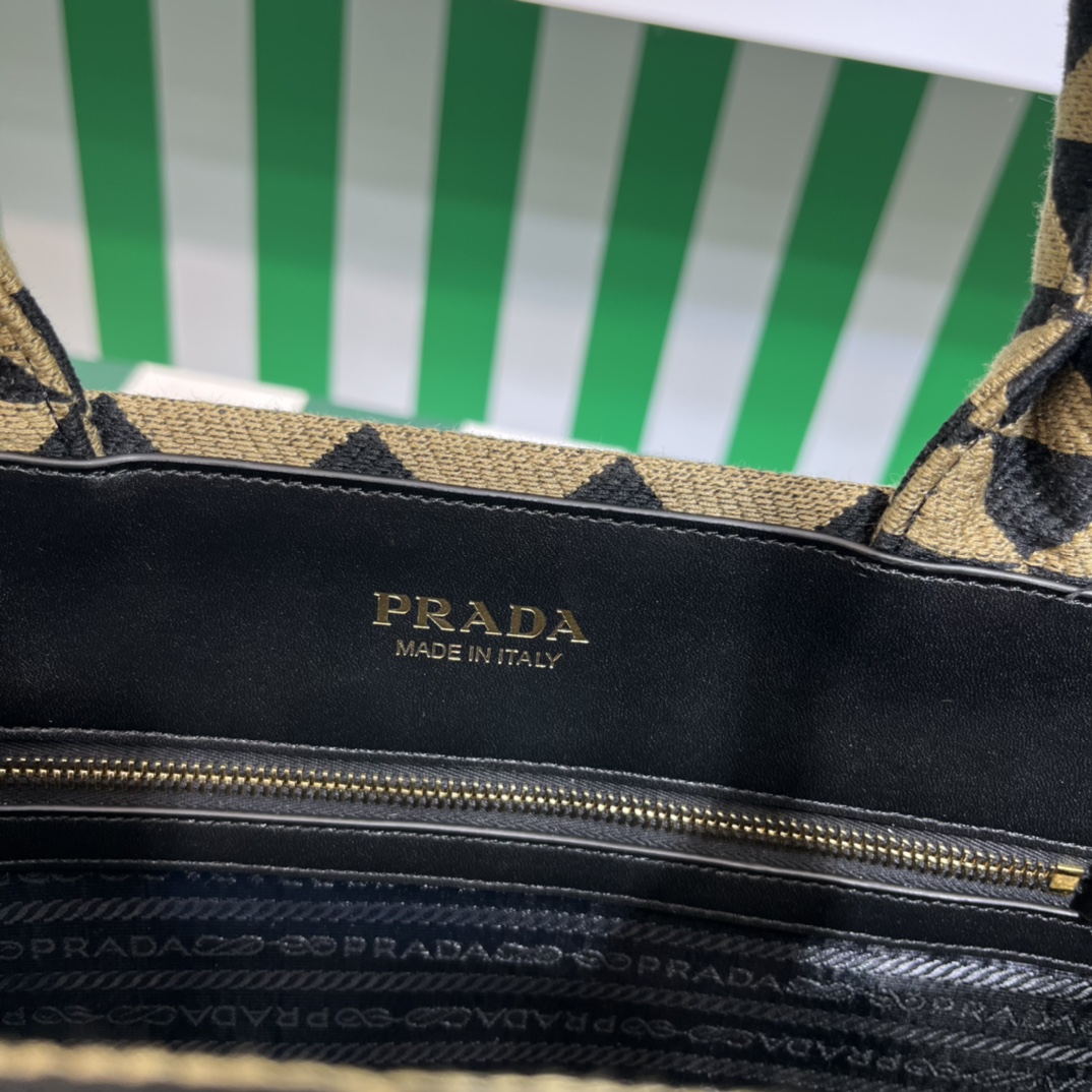 Pra*a symbole embroidered fabric tote bag