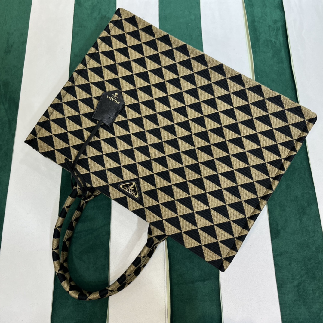 Pra*a symbole embroidered fabric tote bag