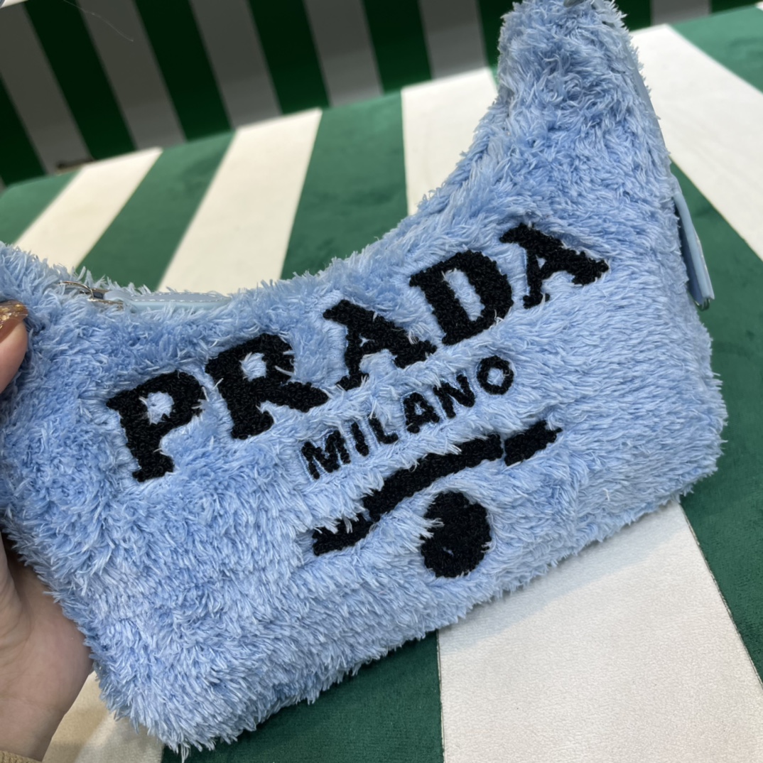 Pra*a re-edition 2000 hobo bag