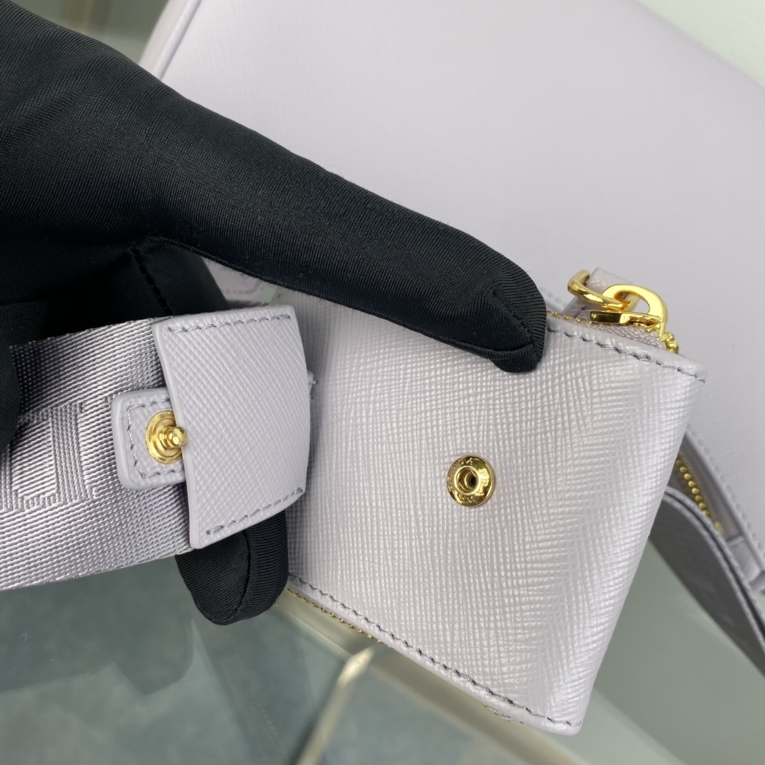 Pra*a re-edition 2005 saffiano leather bag