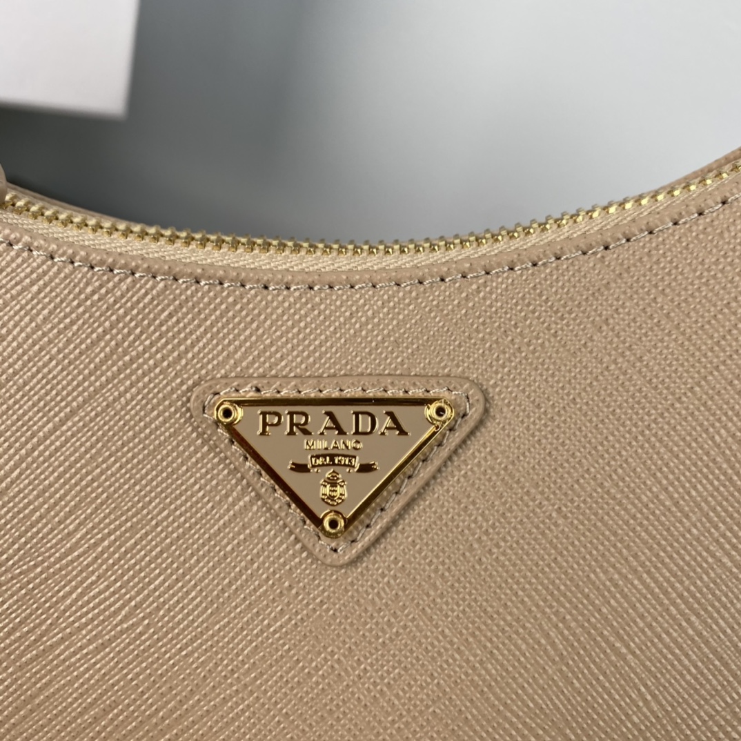 Pra*a re-edition 2005 saffiano leather bag