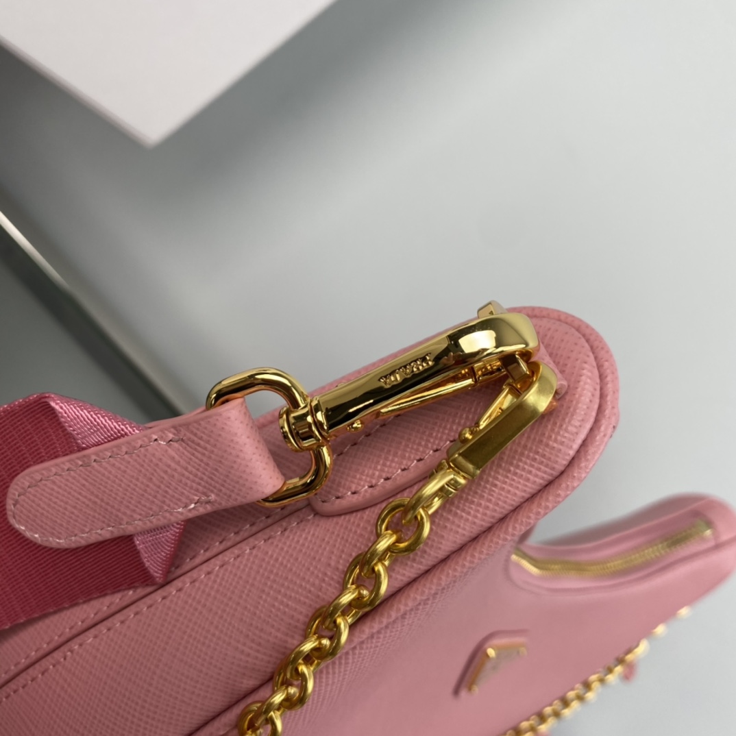 Pra*a re-edition 2005 saffiano leather bag