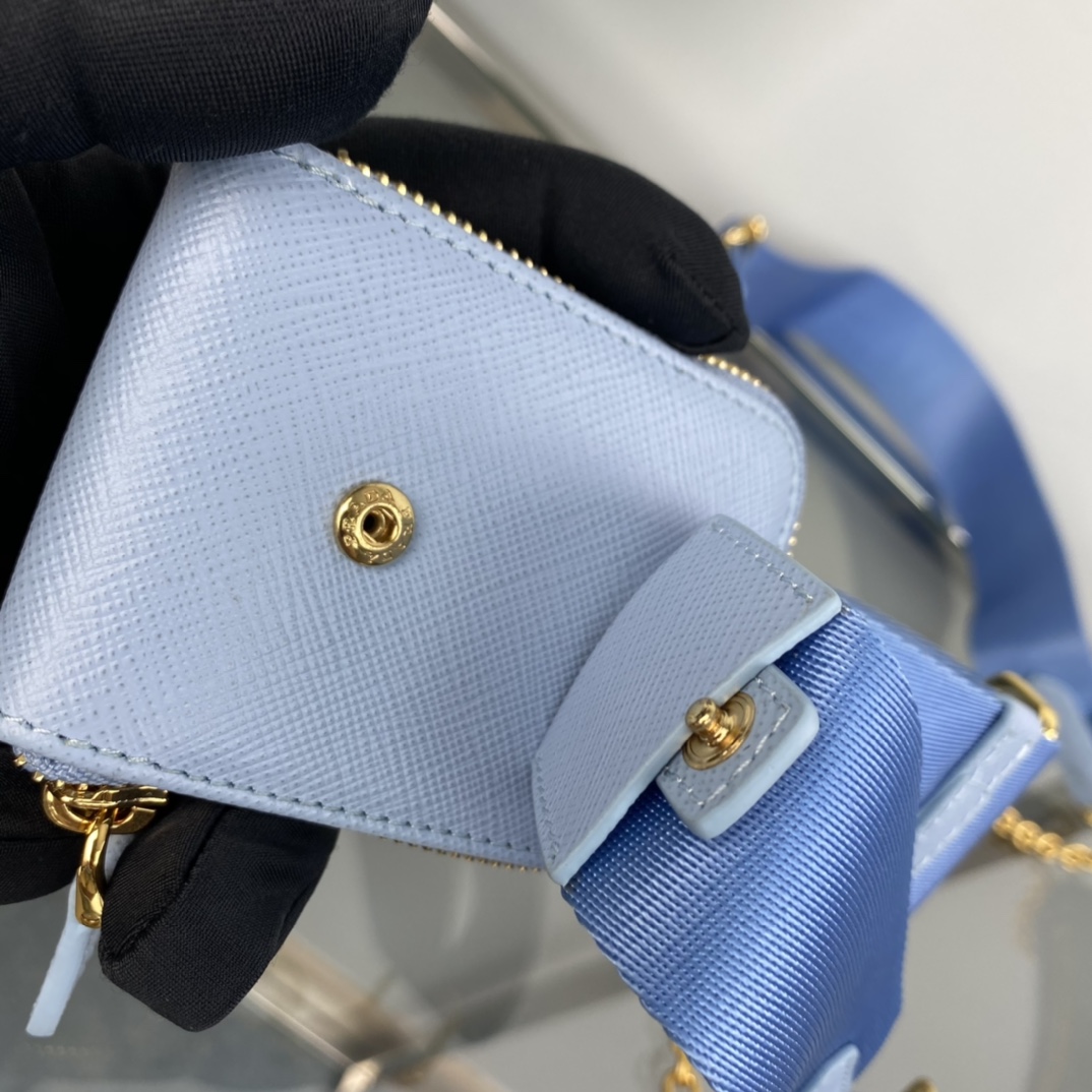 Pra*a re-edition 2005 saffiano leather bag