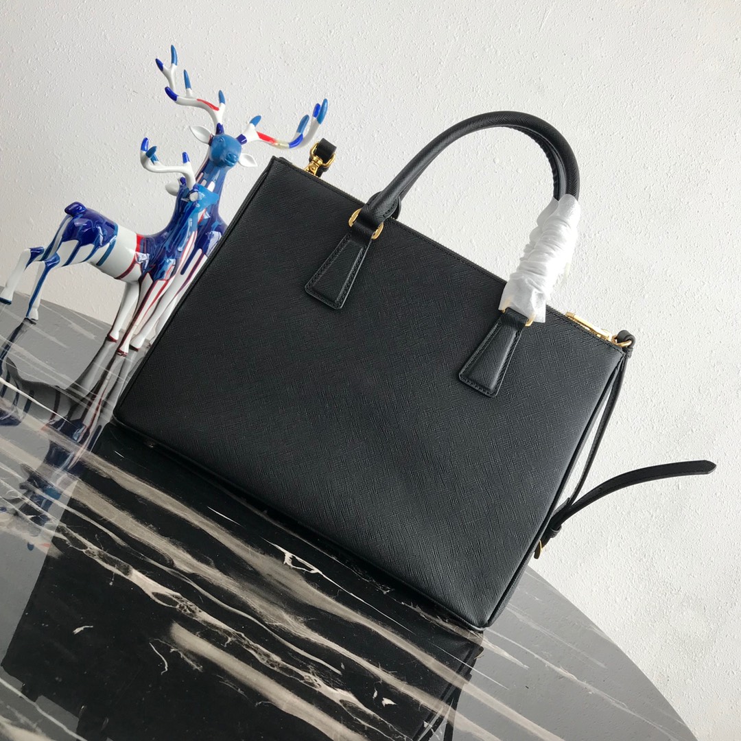 large Pra*a galleria saffiano leather bag