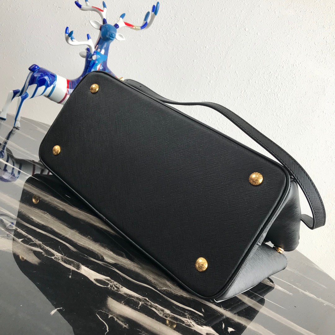 large Pra*a galleria saffiano leather bag