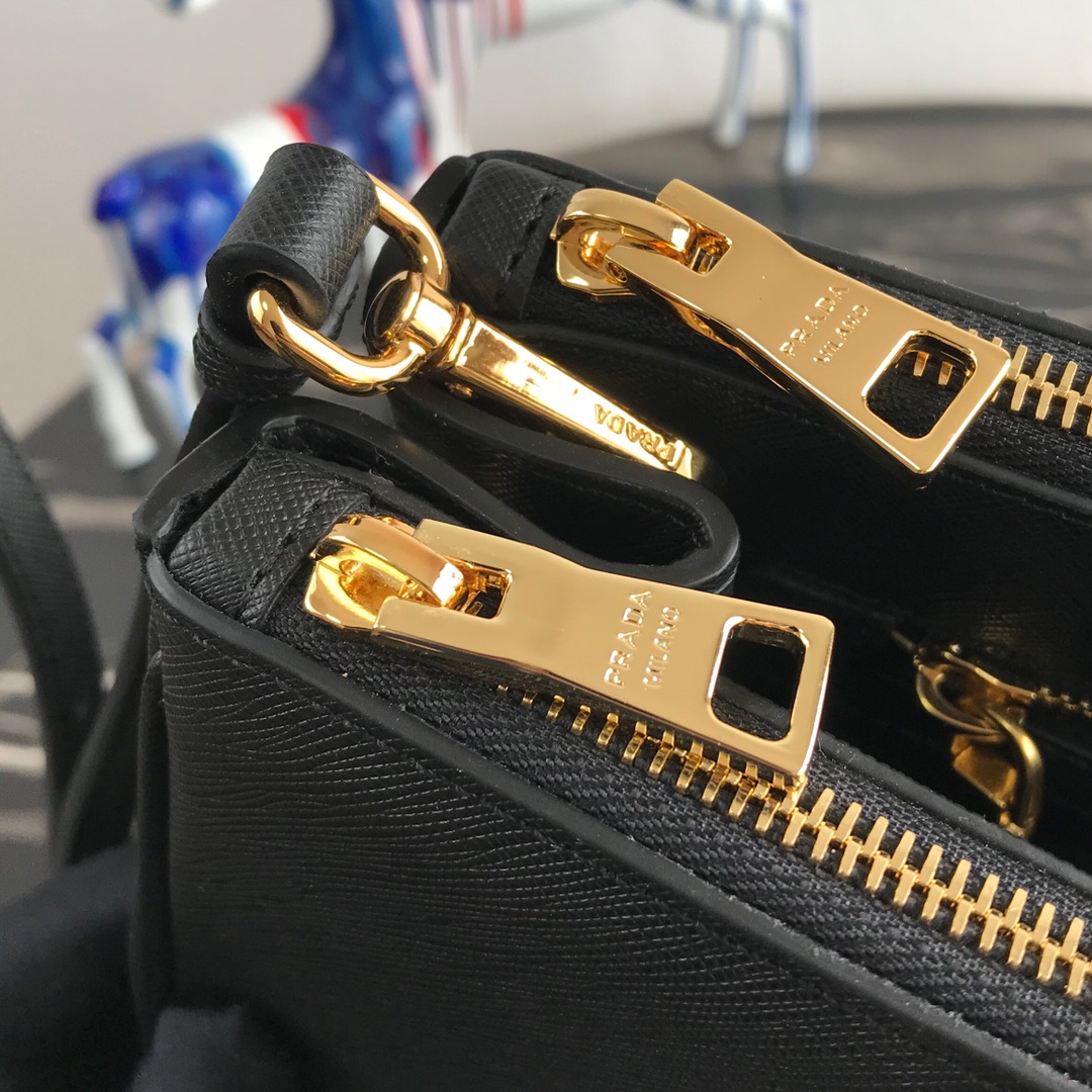 large Pra*a galleria saffiano leather bag
