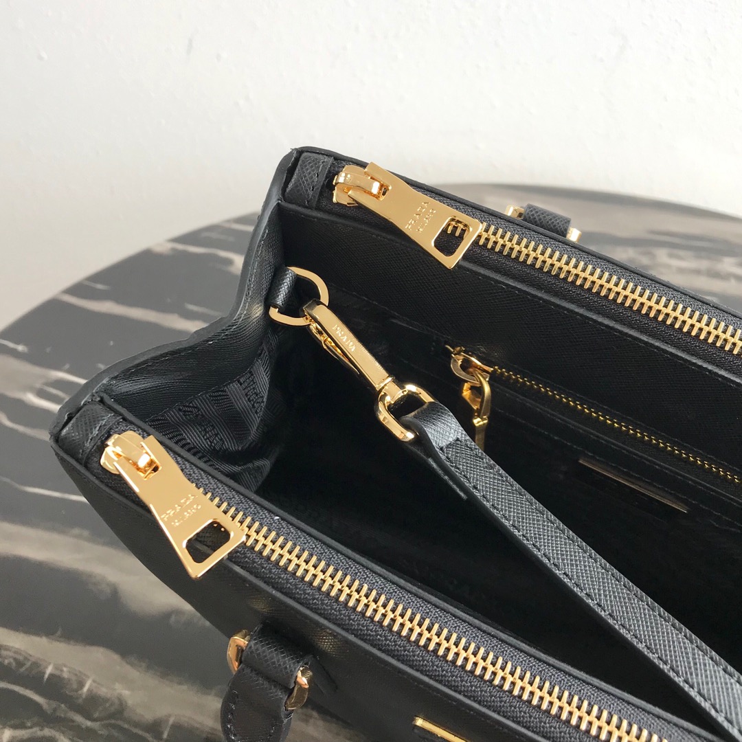medium Pra*a galleria saffiano leather bag