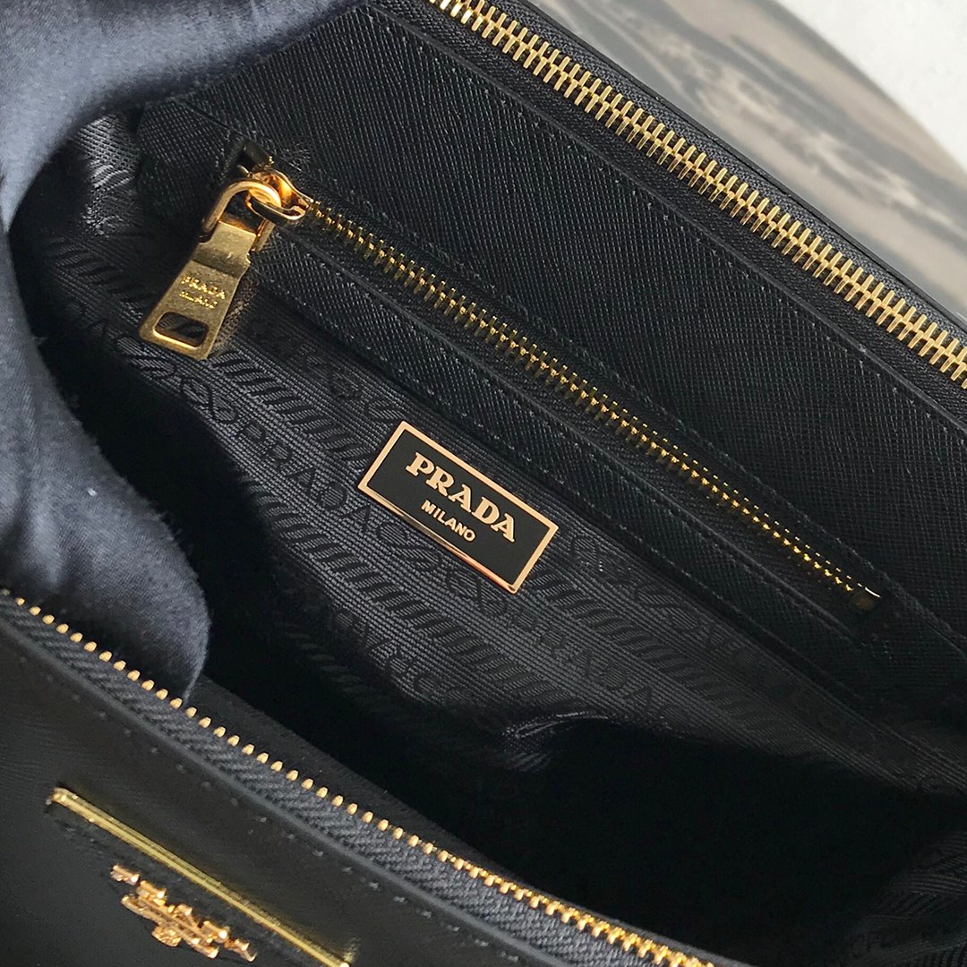 medium Pra*a galleria saffiano leather bag