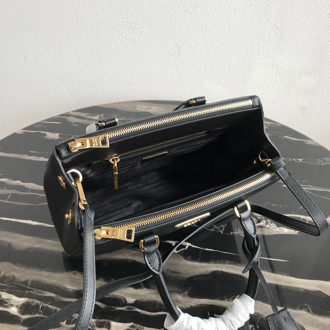 medium Pra*a galleria saffiano leather bag
