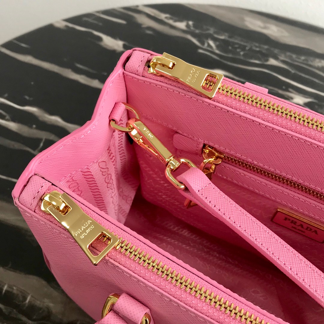 medium Pra*a galleria saffiano leather bag