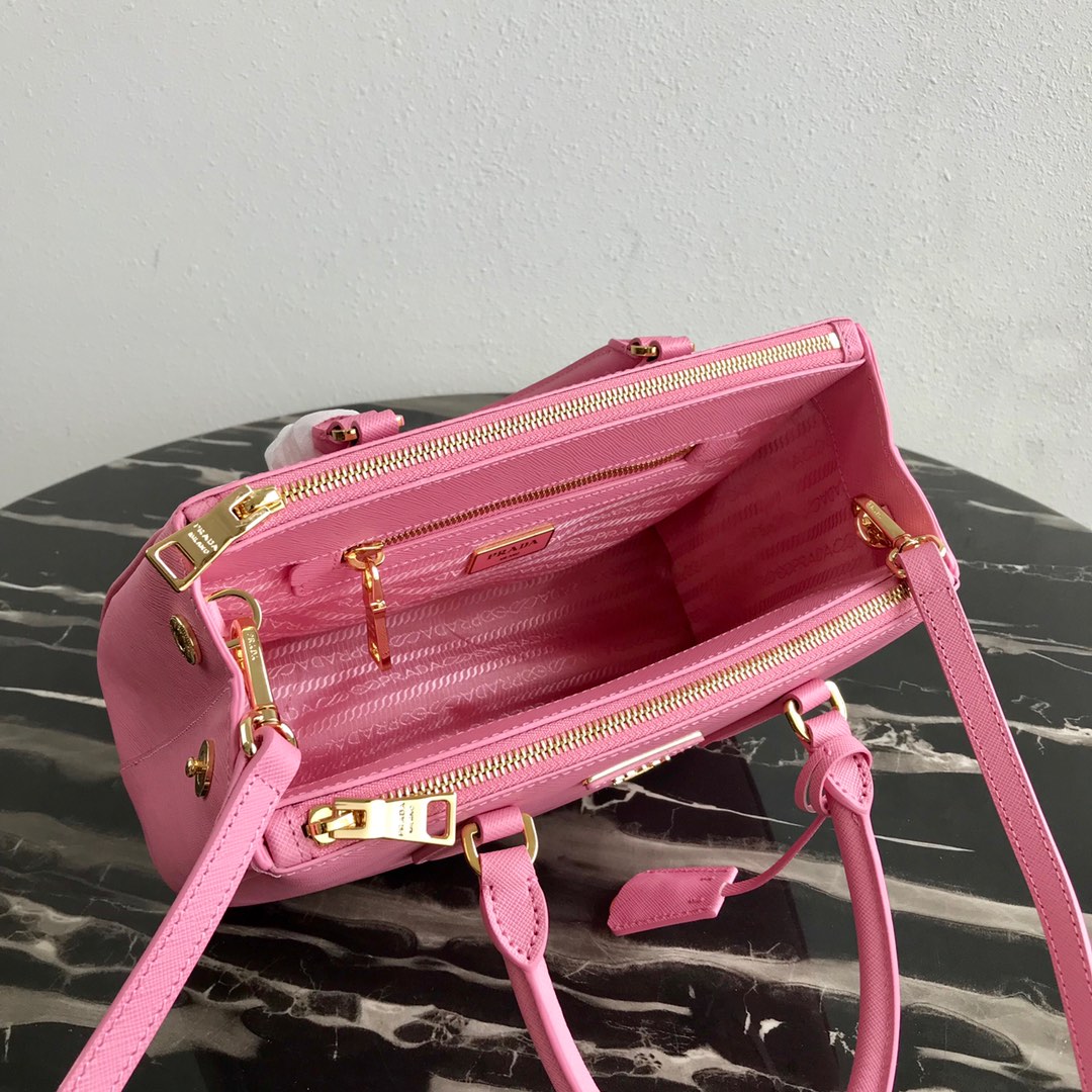 medium Pra*a galleria saffiano leather bag