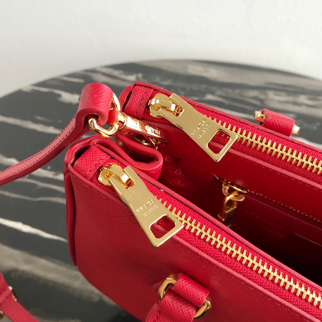 medium Pra*a galleria saffiano leather bag