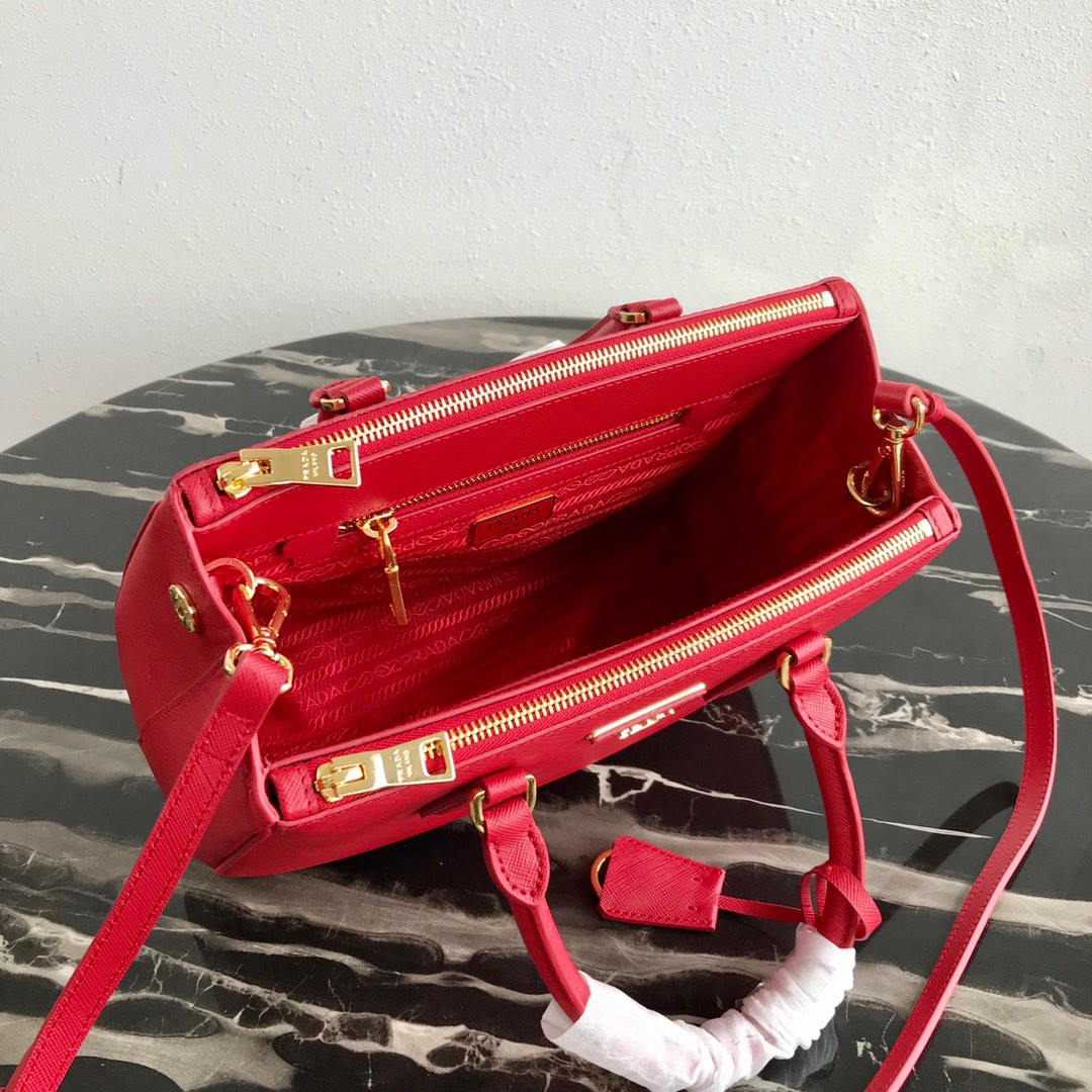 medium Pra*a galleria saffiano leather bag