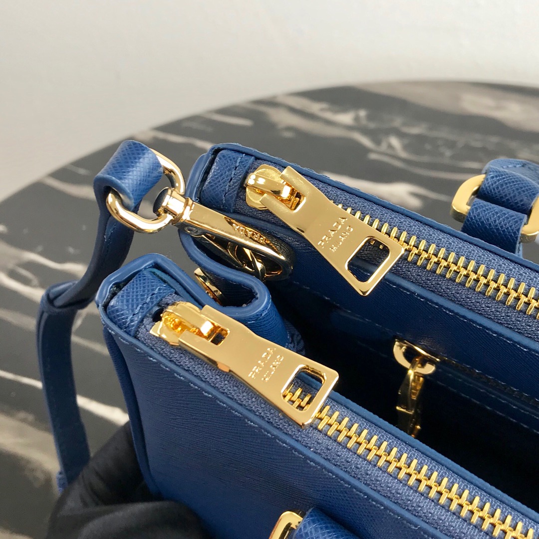 medium Pra*a galleria saffiano leather bag