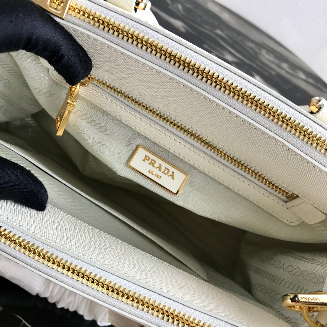 medium Pra*a galleria saffiano leather bag