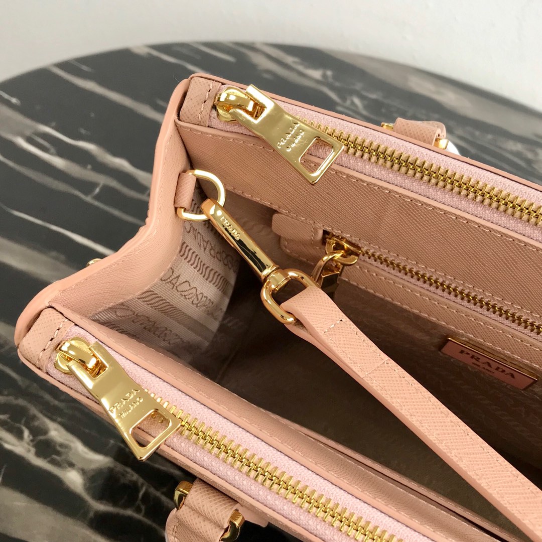 medium Pra*a galleria saffiano leather bag