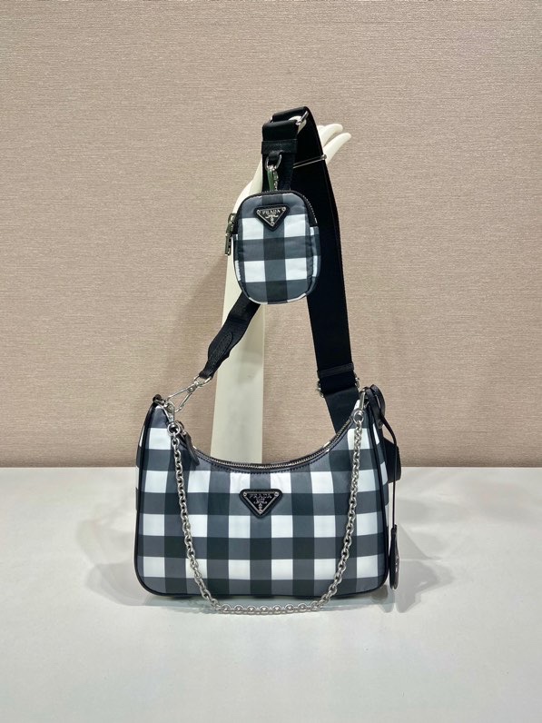 Pra*a re-edition 2005 bag