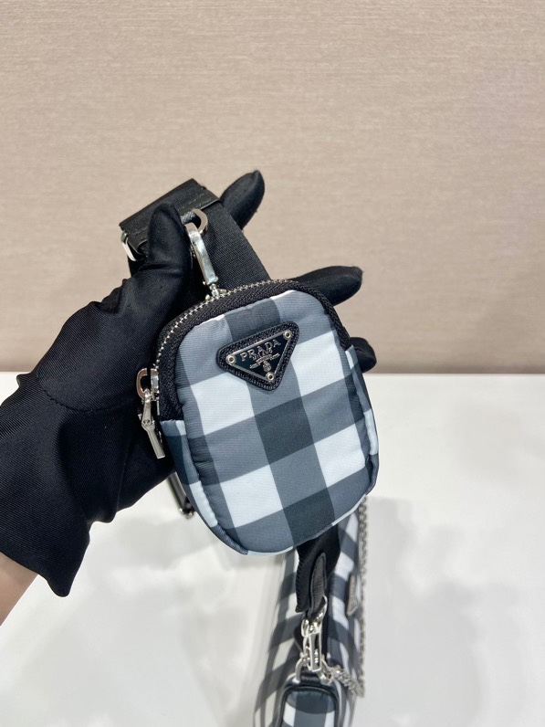 Pra*a re-edition 2005 bag