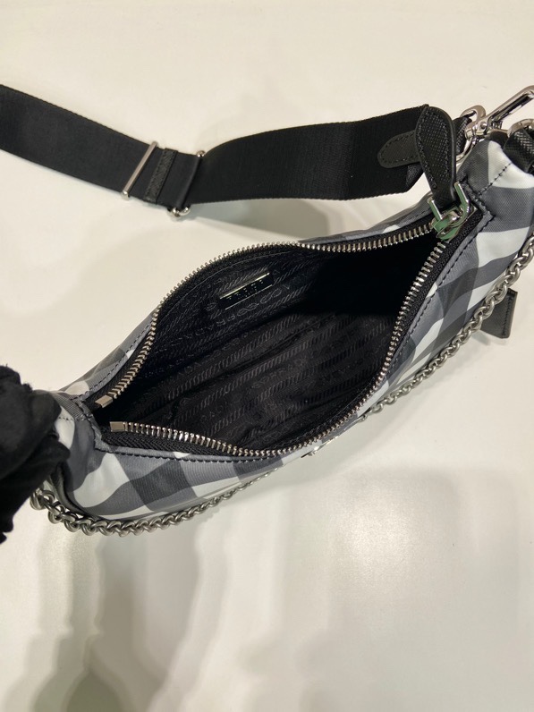 Pra*a re-edition 2005 bag