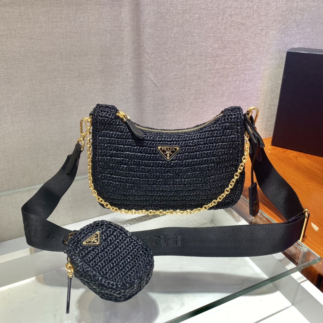 Pra*a re-edition 2005 bag