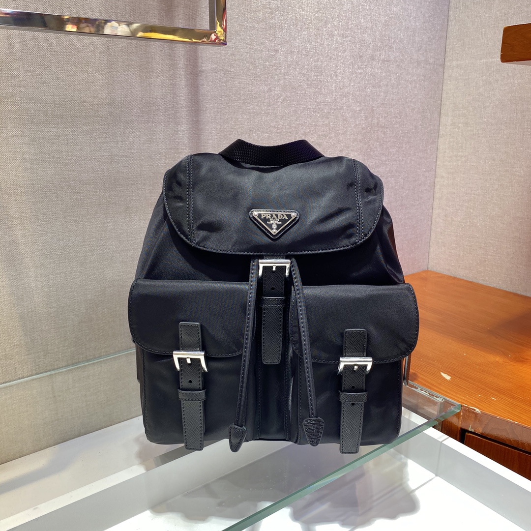 Pra*a small  backpack