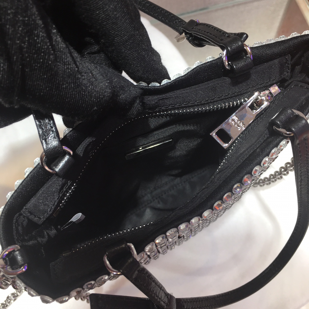 Pra*a handbag