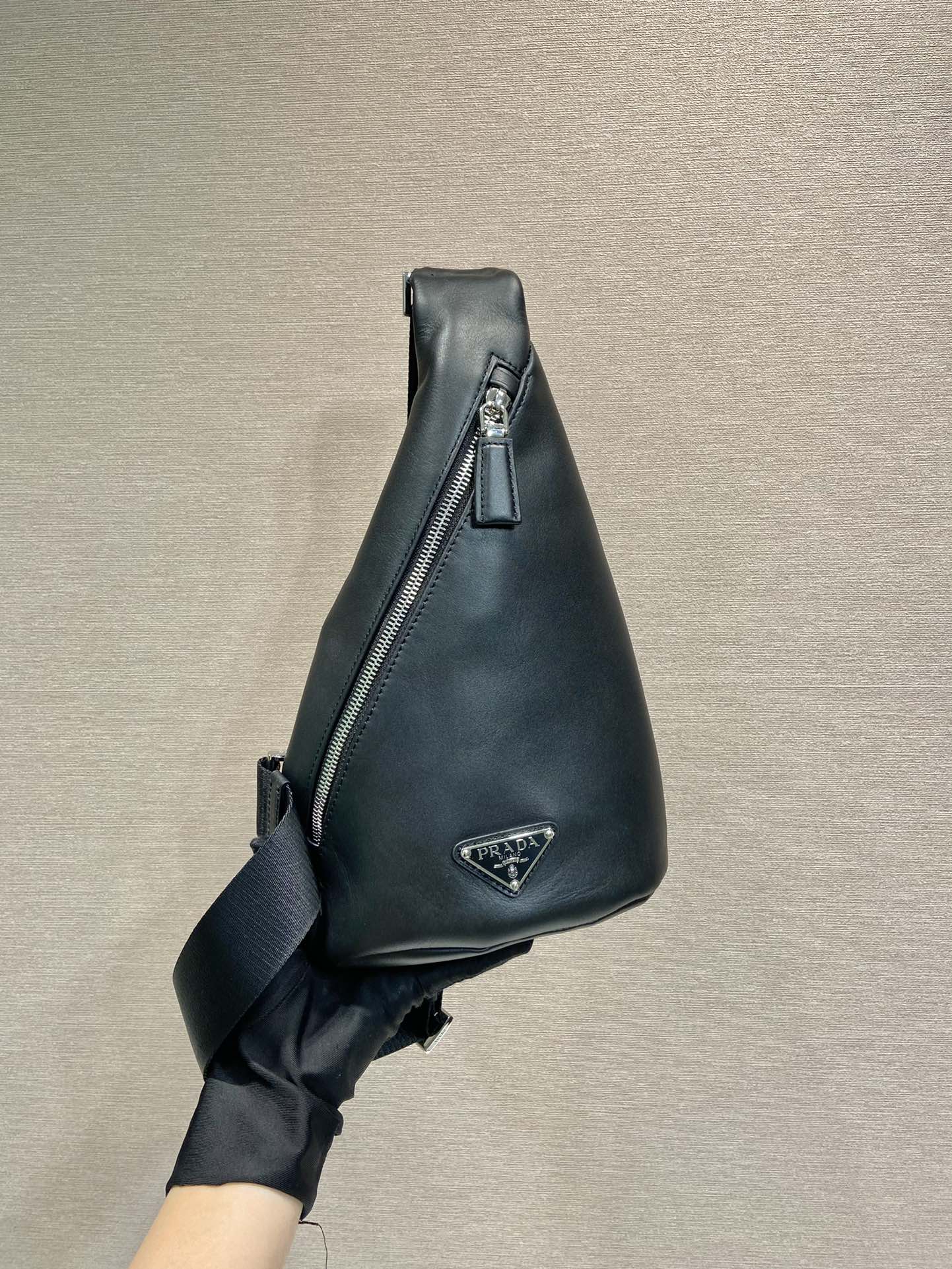 Pra*a cross leather bag