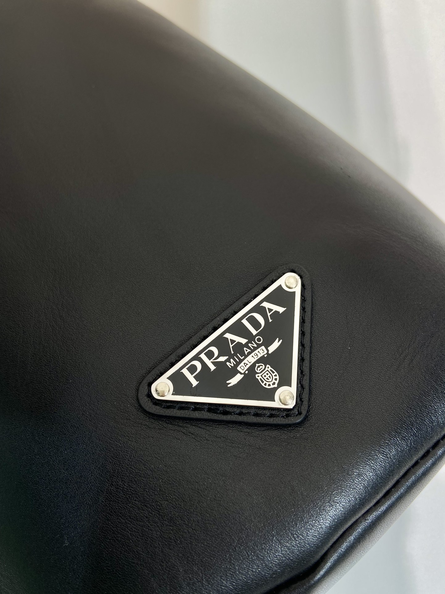 Pra*a cross leather bag