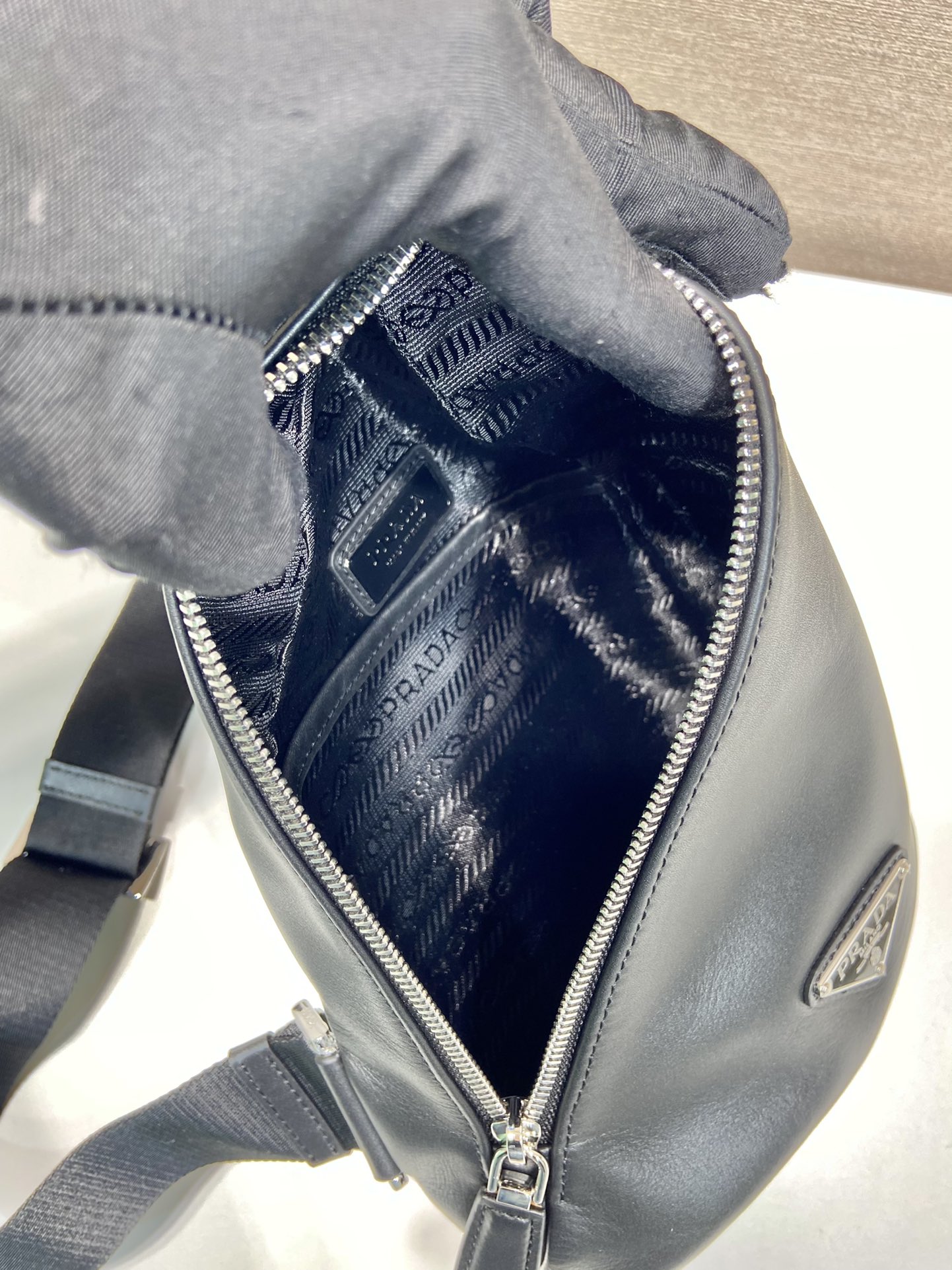 Pra*a cross leather bag
