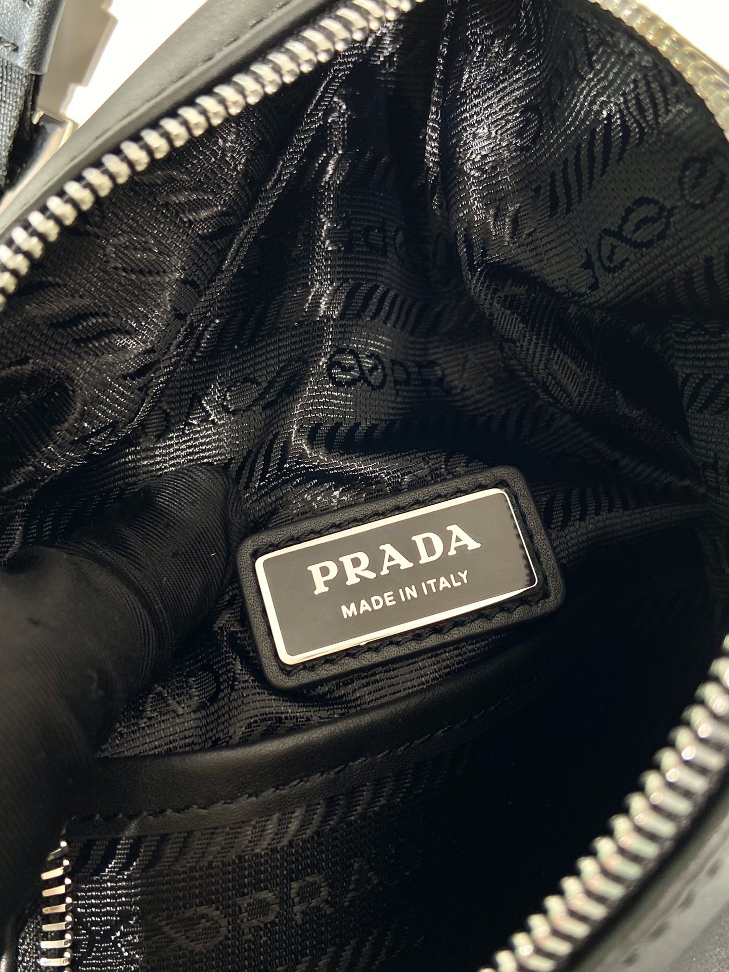 Pra*a cross leather bag