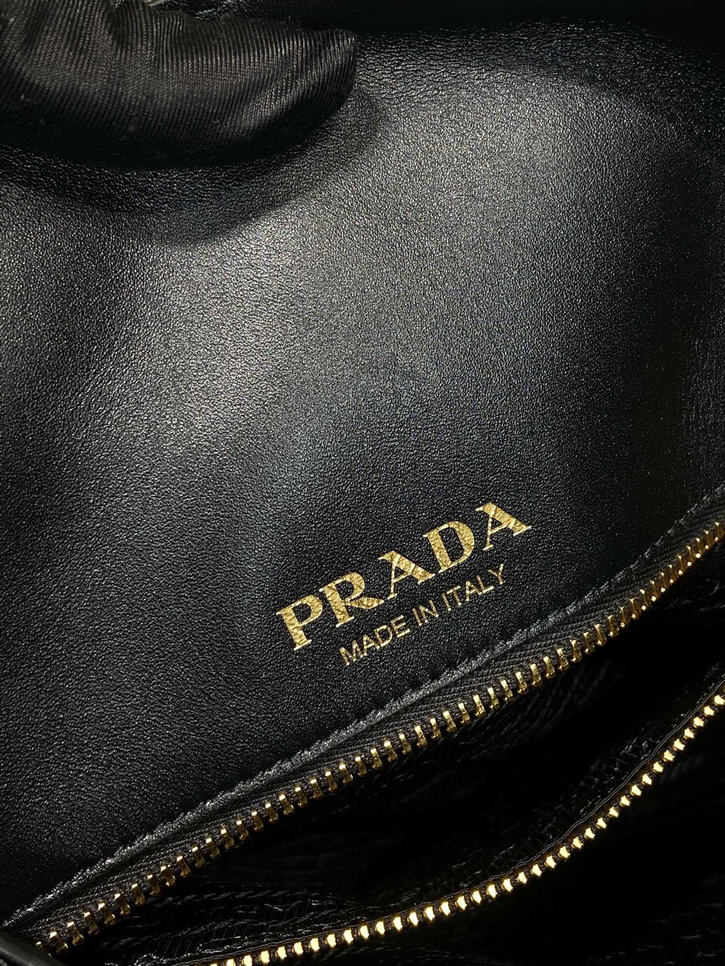 Pra*a large padded leather tote bag