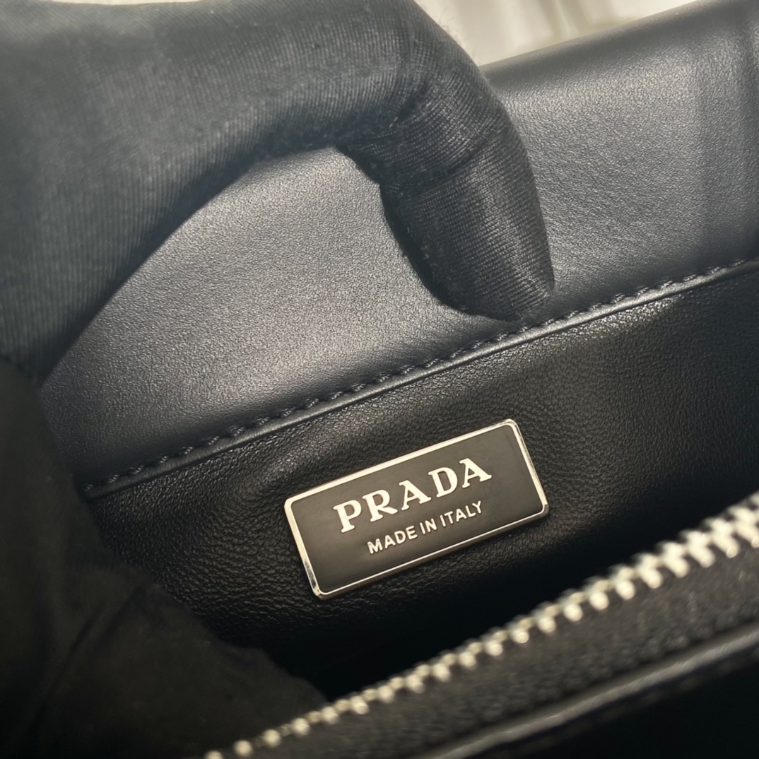 Pra*a leather mini-bag
