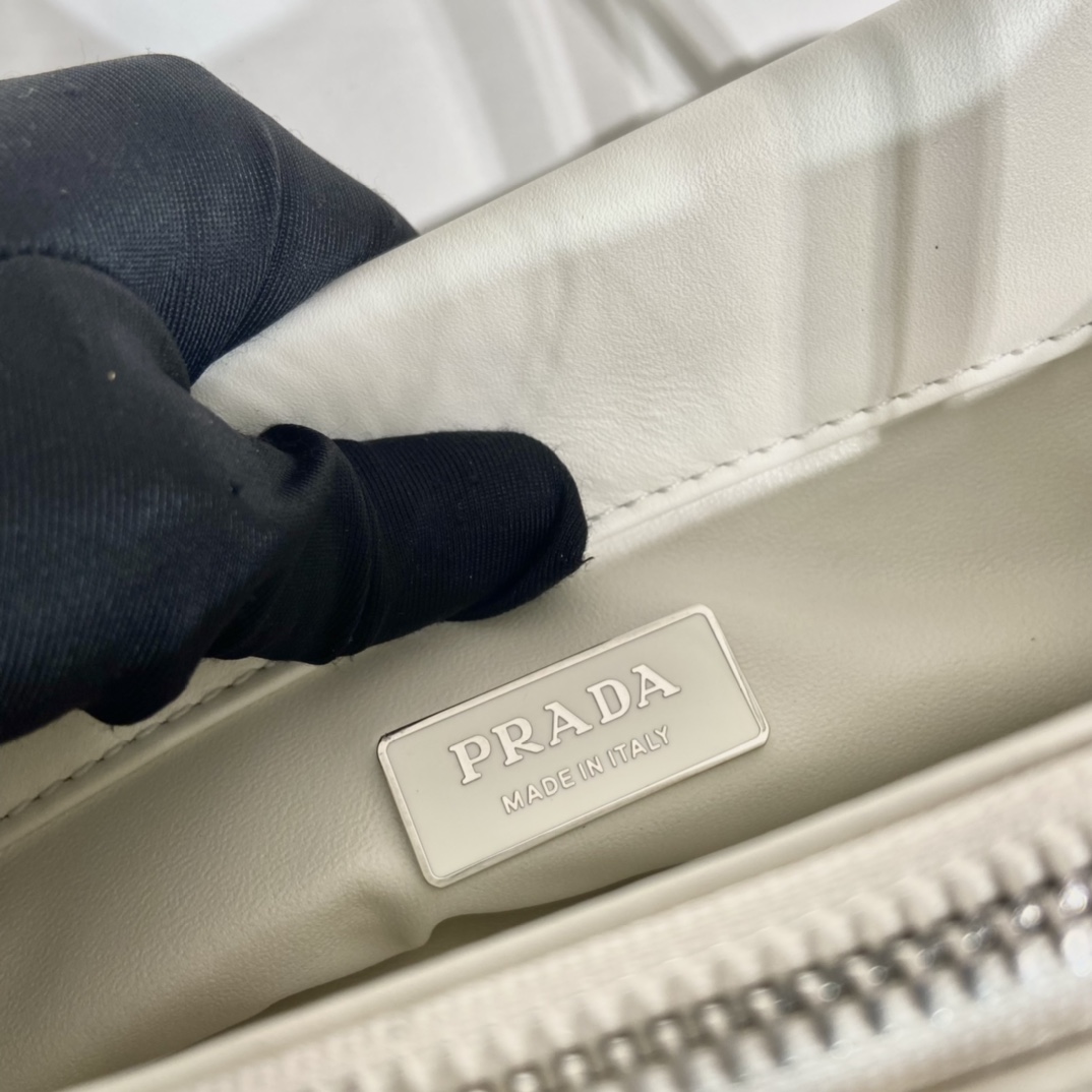 Pra*a leather mini-bag