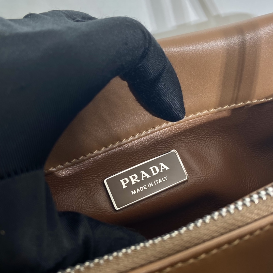 Pra*a leather mini-bag