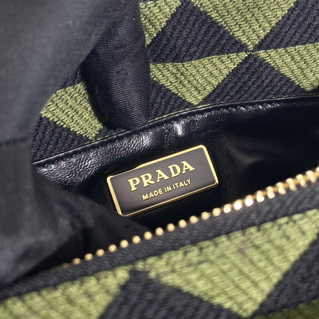 Pra*a small embroidered fabric Pra*a symbole bag