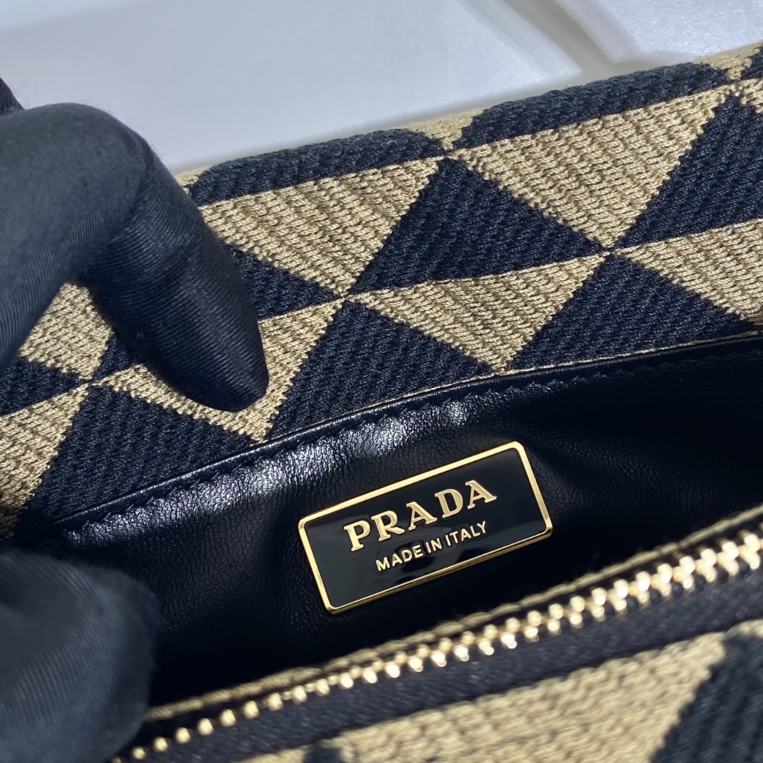Pra*a small embroidered fabric Pra*a symbole bag