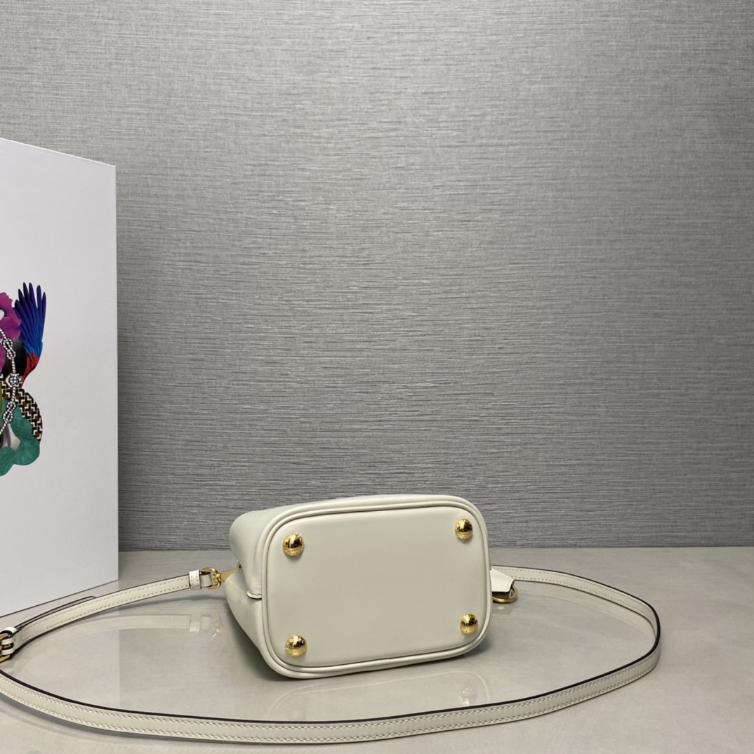 Pra*a panier mini bag
