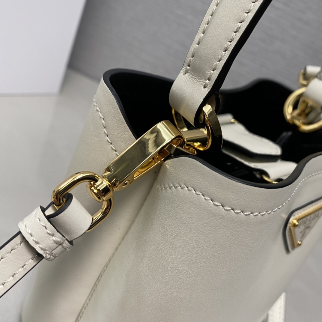 Pra*a panier mini bag