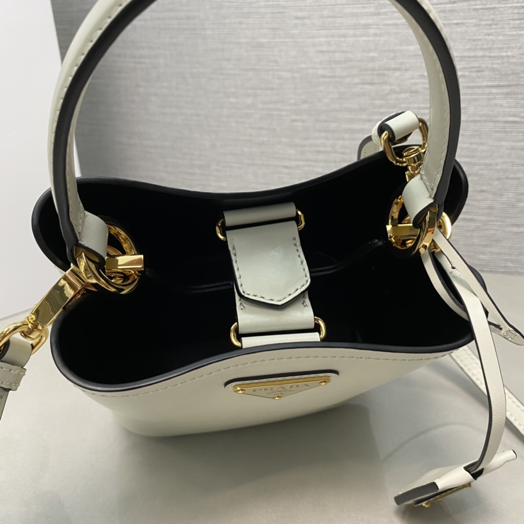 Pra*a panier mini bag