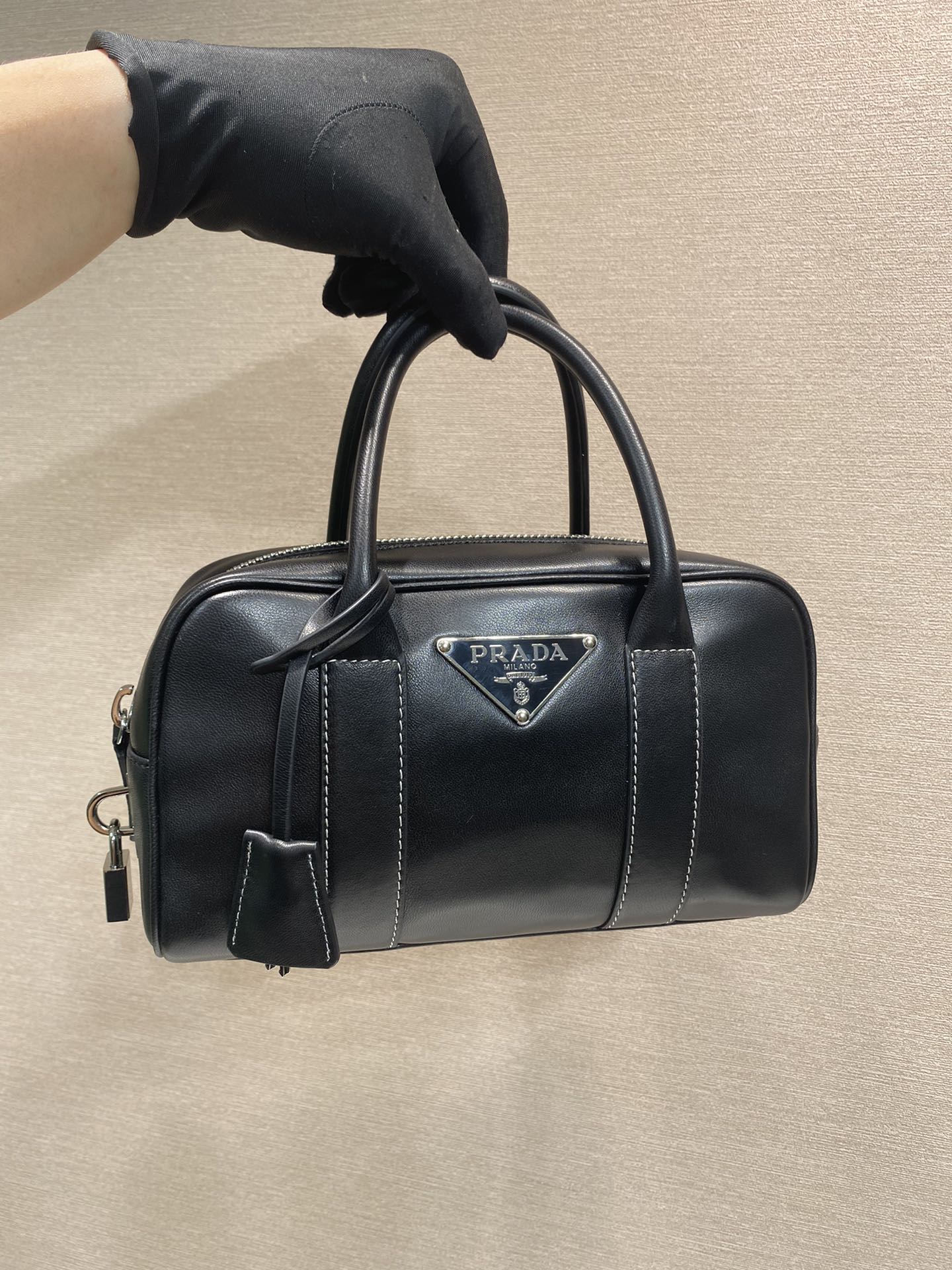 Pra*a boston bag
